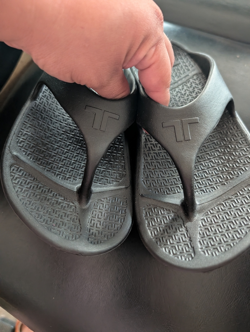 Telic Logo Black Woman's Thong Sandals - Picture 4 of 6